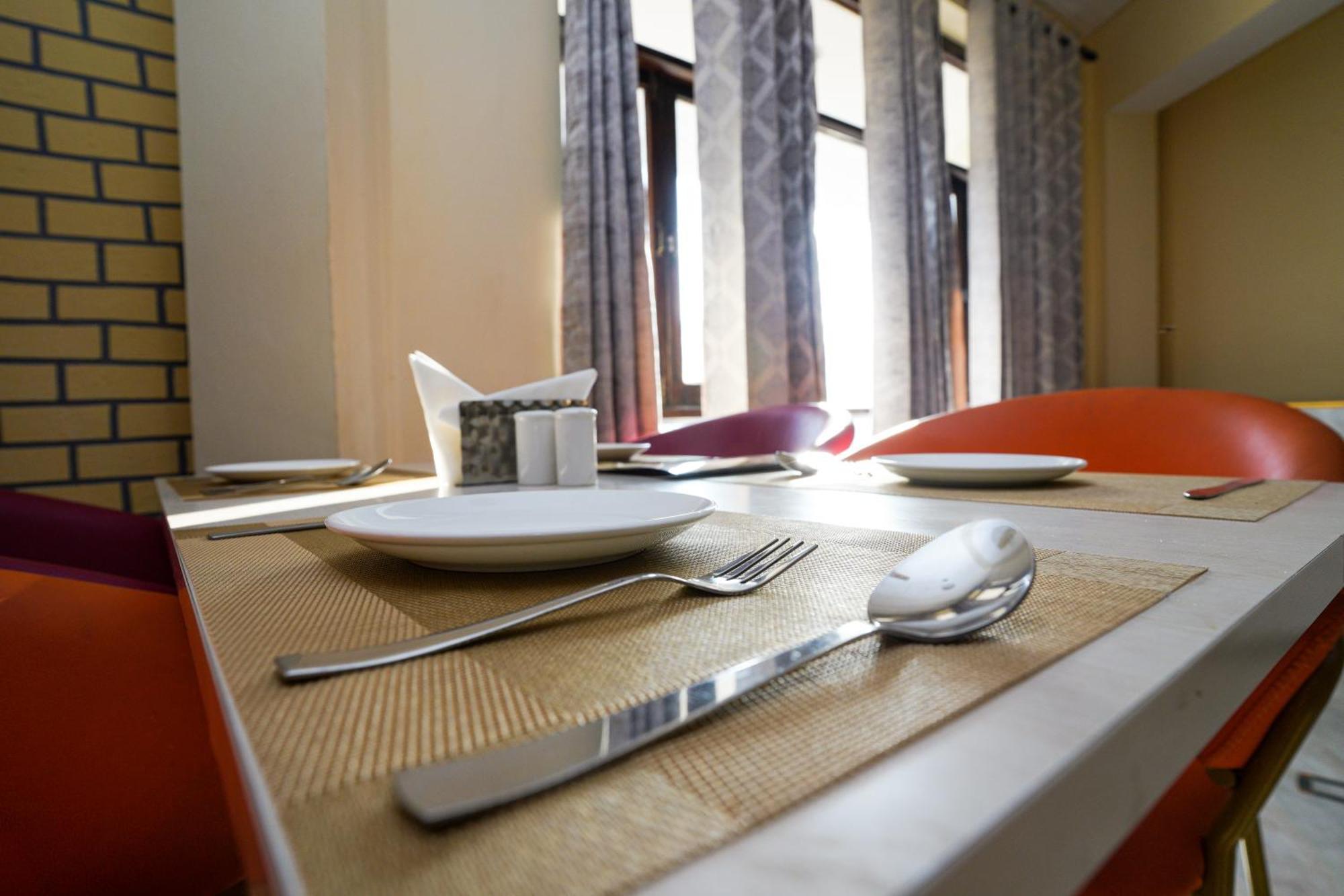 Hotel Neeraj Bhawan- Triveni Ghat Rishīkesh Εξωτερικό φωτογραφία