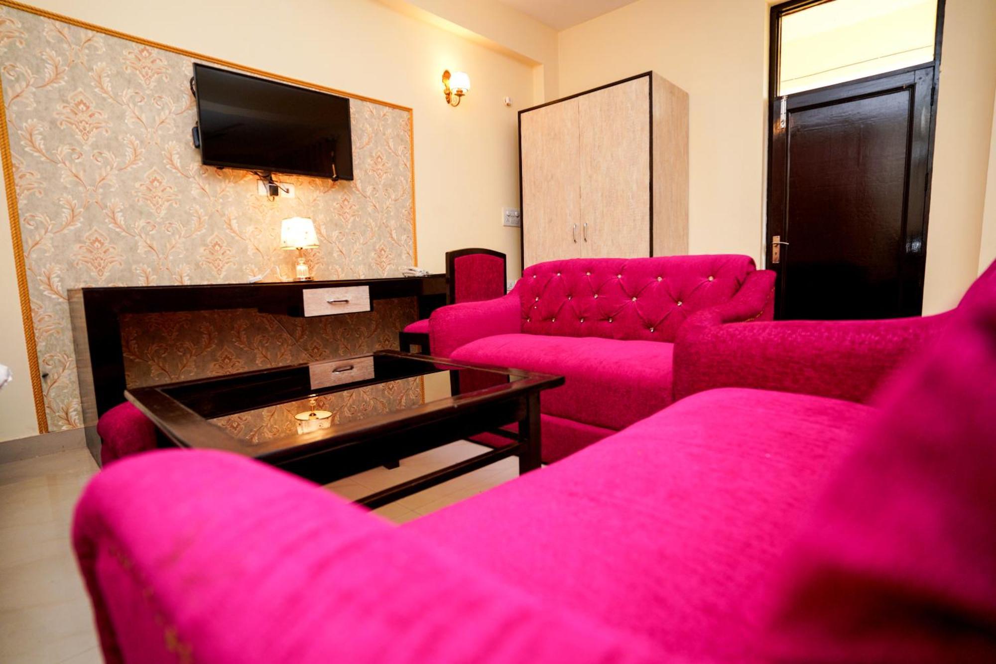 Hotel Neeraj Bhawan- Triveni Ghat Rishīkesh Εξωτερικό φωτογραφία