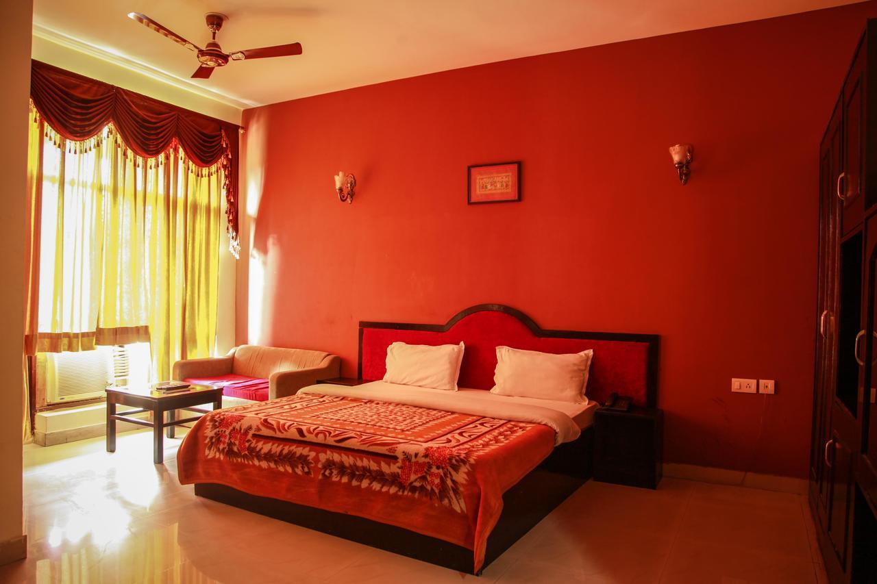 Hotel Neeraj Bhawan- Triveni Ghat Rishīkesh Εξωτερικό φωτογραφία